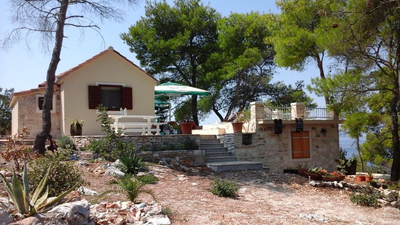 Villa House Vesna Kupinova à Milna  Extérieur photo