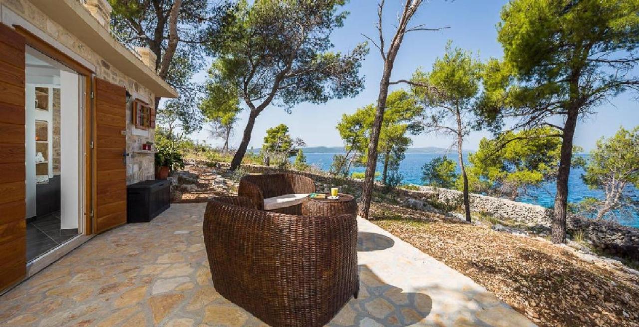 Villa House Vesna Kupinova à Milna  Extérieur photo
